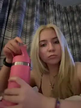 Blondie_Sofia_Essexbabe from StripChat is Freechat