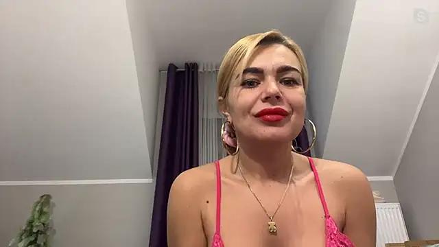 DESIREjenny from StripChat is Freechat