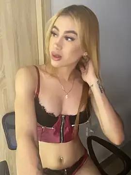 emilywaren from StripChat is Freechat