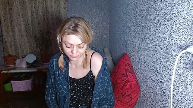 LindaRoutz from StripChat is Freechat