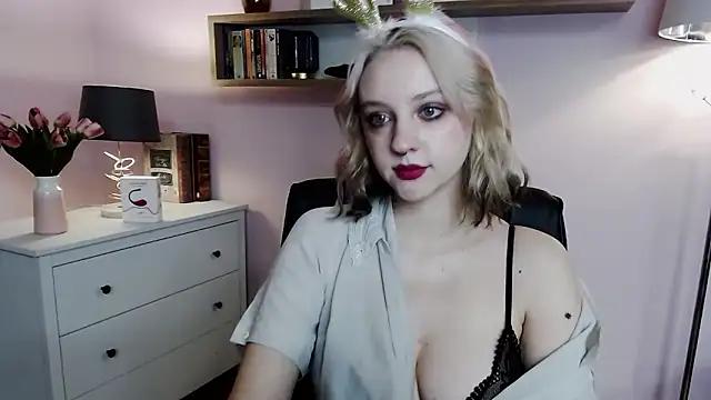 MadelineLust from StripChat is Freechat