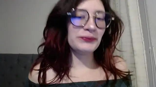 mariana124- from StripChat is Freechat