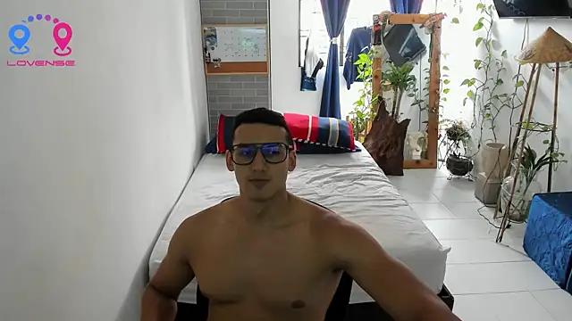 Photos of Travis_bakers from StripChat is Freechat