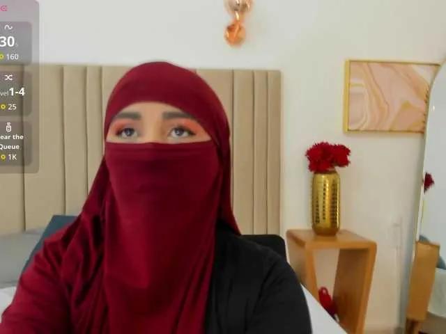 -Alisha — It ignites me a good talk that goes up little by little ... the accomplices looks, safety, mischievous humor and that energy that makes the skin stand without the need to touch.