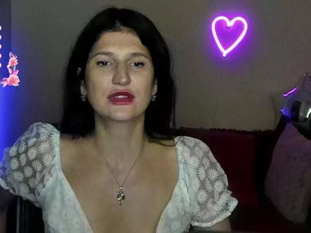 AliannaSoloKisses on BongaCams 