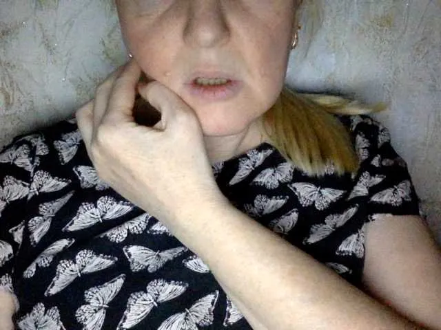 BlondyVio — Your  body  and  your  cock :)
Smart, interesting and generous men.