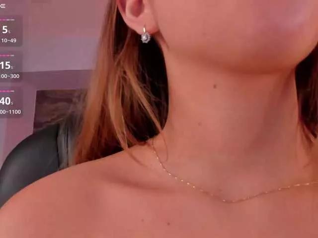 Offline CarolineGrace on BongaCams