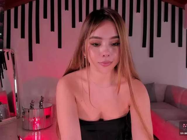 Offline CarolineGrace on BongaCams