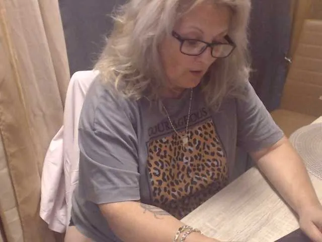 DivineBlond on BongaCams 