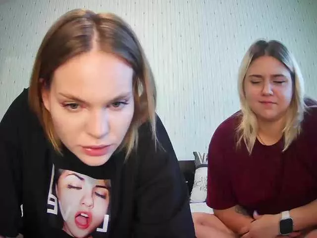 DivineTrio on BongaCams 