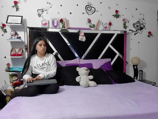 Dreamgirlss — Make hot conversations and play a little