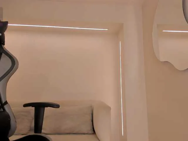 EllaClark — Grab me by the neck and I'll be yours while you fuck me or suck your fingers into my panties.
Gentlemen 
Be treated like a Queen 
Guys who care about me 
Be so pampered