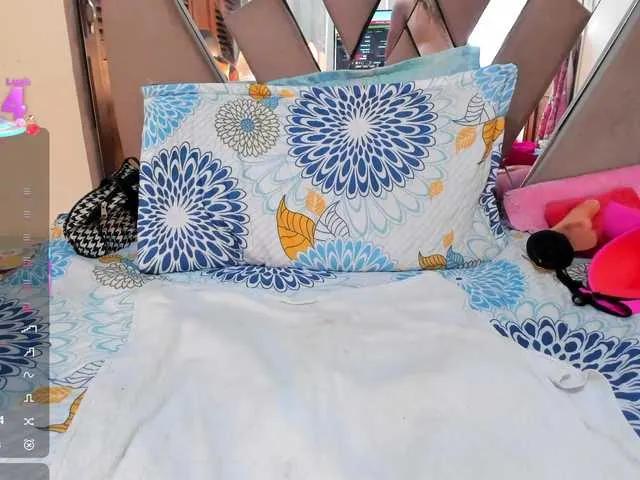 BongaCams Esmeralda-Oik is Freechat Esmeralda-Oik — give pleasure to my pussy
