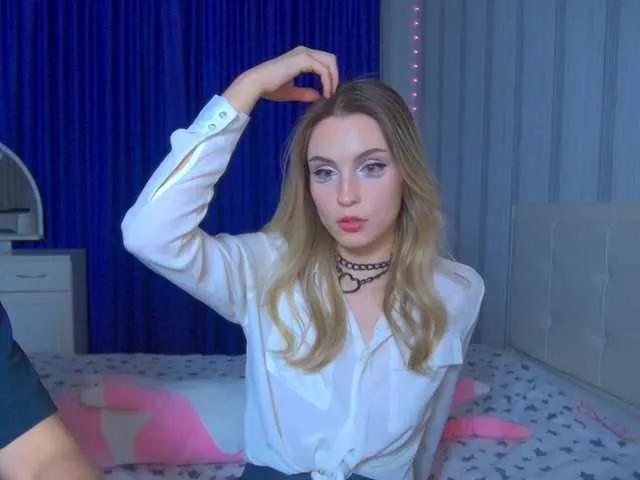 hollyJoys on BongaCams 