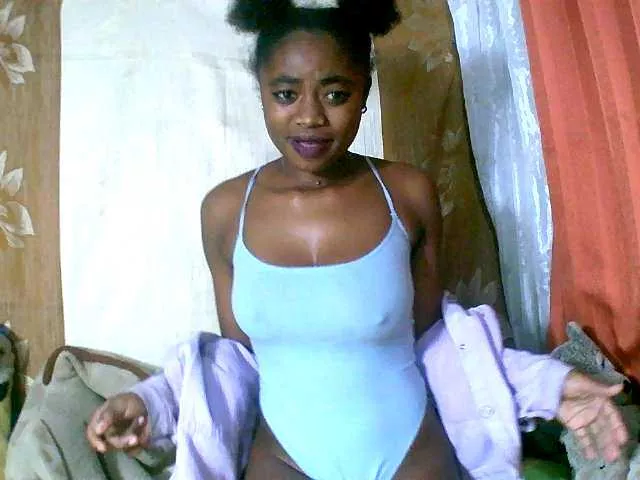 Honoratte on BongaCams 