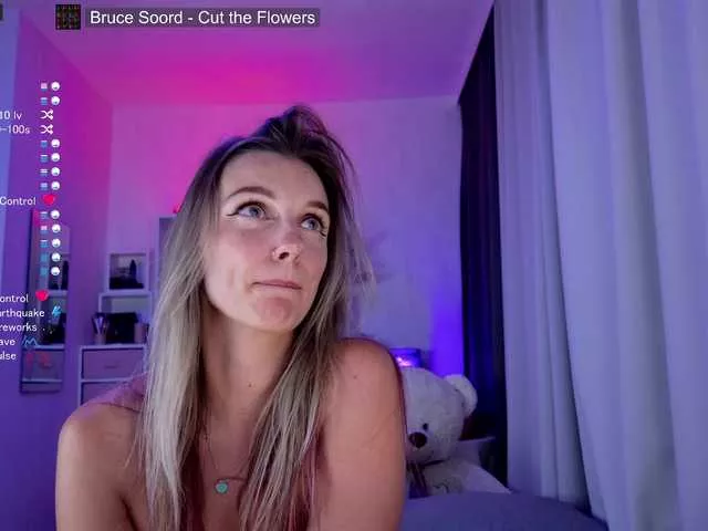 Karamelsw on BongaCams 