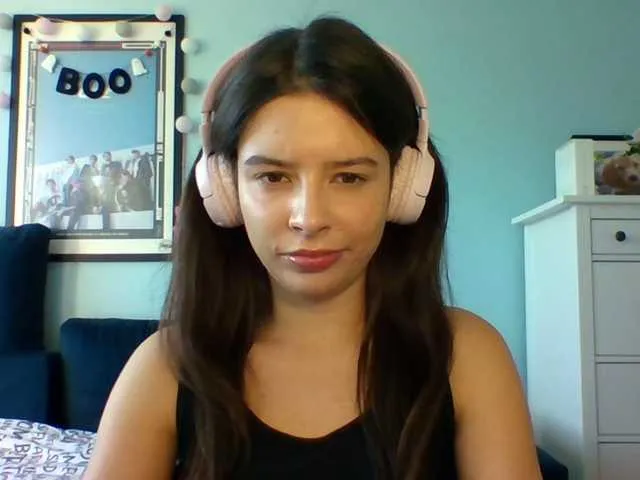 Larice — What turns me on the most is talking about sensual fantasies, kissing and licking, teasing, sexy lingerie, high heels, when you treat me like a princess