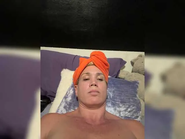 Latinasexy4 on BongaCams