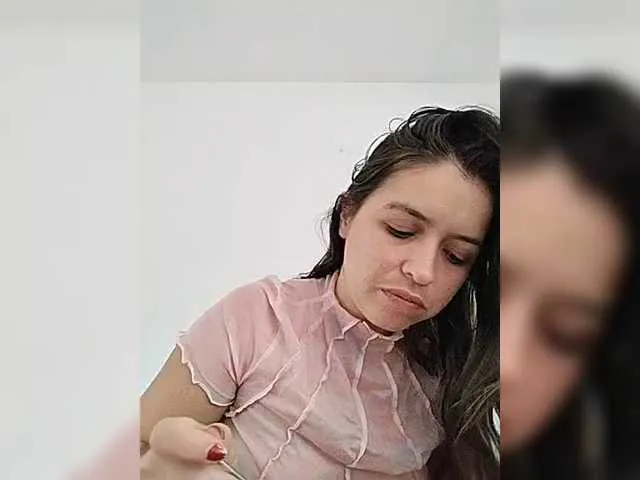 littleDanni on BongaCams 