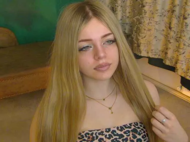 LittlePoem on BongaCams 