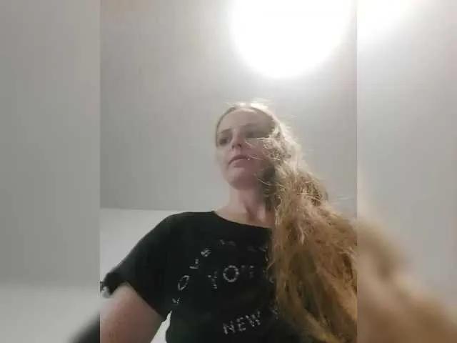 Lulu-Erotica — I'm fascinated by men who know how to talk, who turn on my mind before my body. Intelligent, attentive and generous