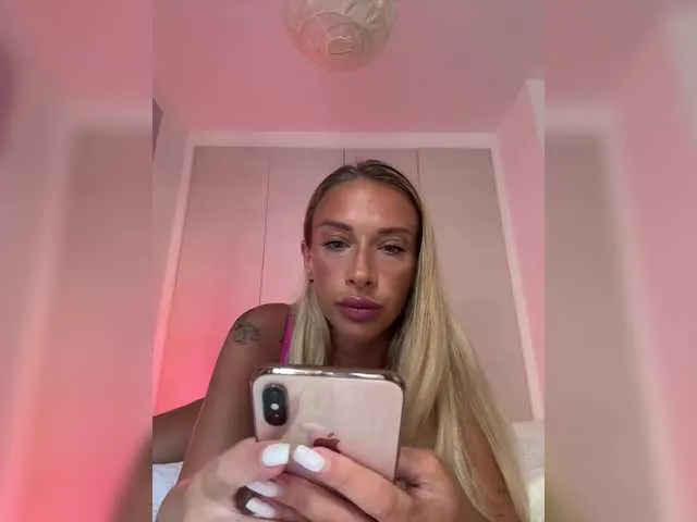 merrybaby on BongaCams 