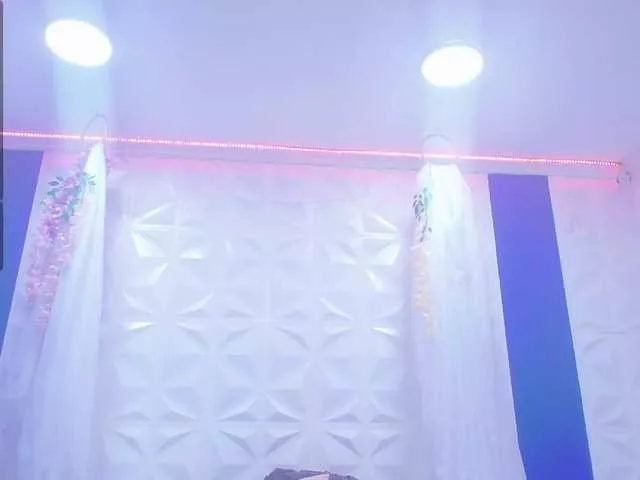 misshoney1 on BongaCams 