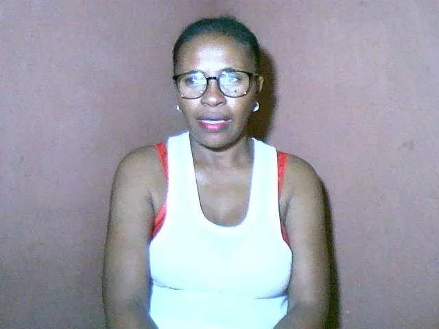 Nirinah2710 on BongaCams 