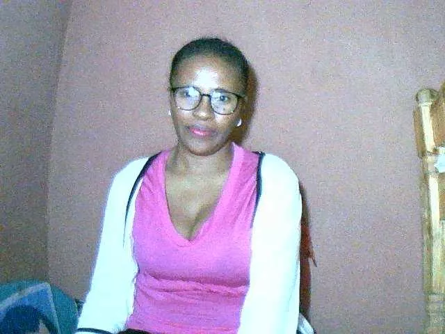Nirinah2710 on BongaCams 