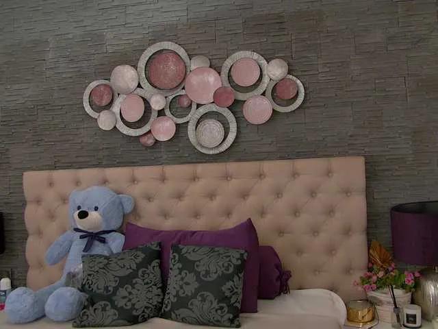 VannyFoxx — I like giving blowjobs , i like getting fucked hard , and the best thing : VEINY DICKS