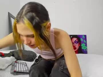 Freechat andrea_cherryy_ on Chaturbate