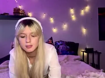 fluffy_delle on Chaturbate