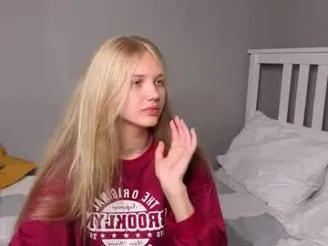 lil_tasty33 — GOAL: good start [99 tokens remaining] <3 #feet #blonde #shy #skinny #new