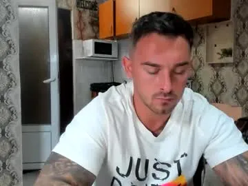 mastermusclejon — T-shirt off and hard cock [333 tokens remaining]