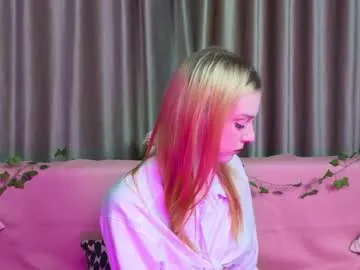newlusty — HI my name is Ella I'm #18 I'm #new here so I'm a little #shy I have a very #skinny build and my hair color is #blonde Goal: I'll do a handbra before I change the top [71 tokens remaining]