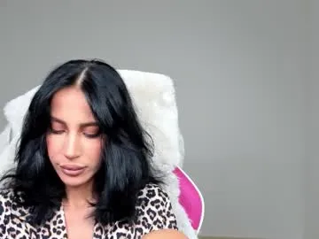 sincerelyc — Mini Sex Machine on and reacts to your tips. tip 100/200/666 to make me cum #natural #feet #goddess #squirt #babe