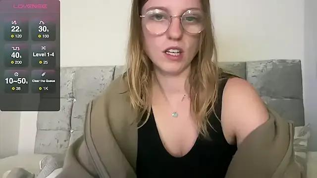 BustyKellyXXX — suck fingers