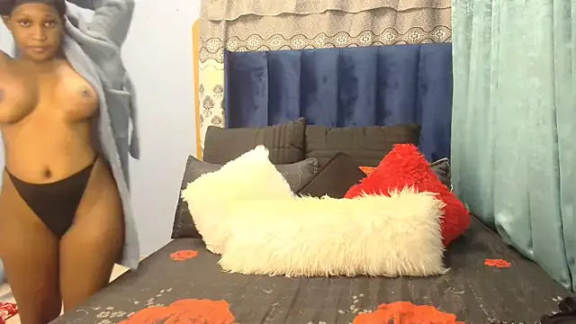 Conniesmall on StripChat 