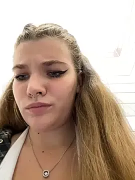 Holy_Tereza — BABY PUT DILDO IN PUSY AND SHOW IT CLOSE