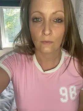 HoneyBluex — Let the titties free & 1min toy control