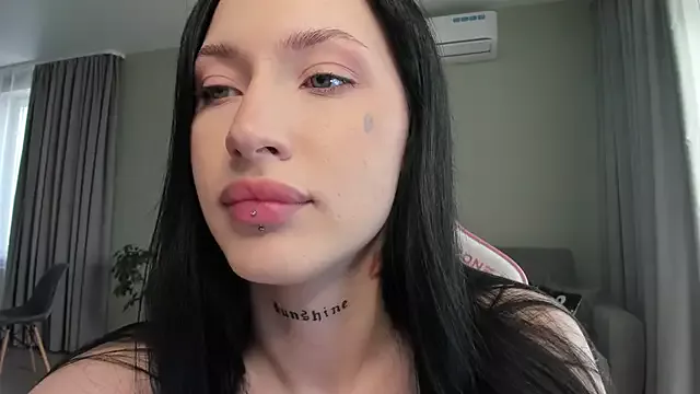 JenniferQueen11 on StripChat 