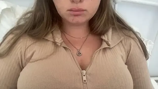 KaraLeee on StripChat 