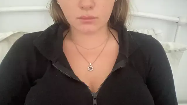 KaraLeee on StripChat 