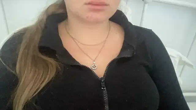 KaraLeee on StripChat 