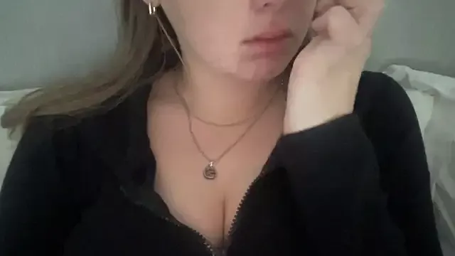 KaraLeee on StripChat 