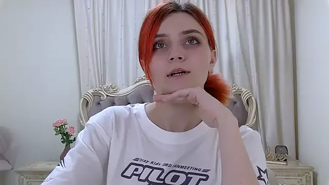 KellyStone on StripChat 
