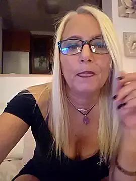 kikkastar on StripChat 