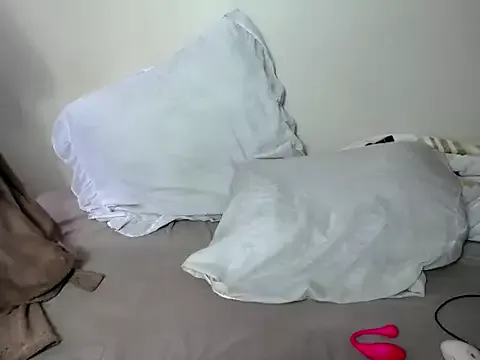 KinkyJ_ on StripChat 
