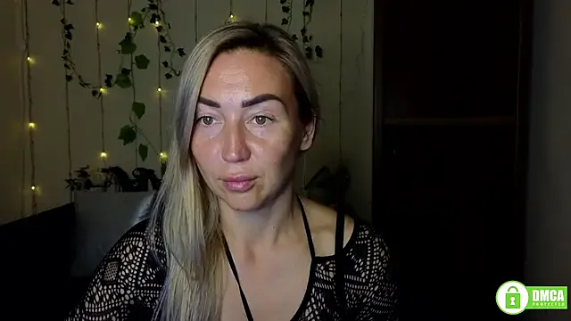 Kiss_julli88I on StripChat 