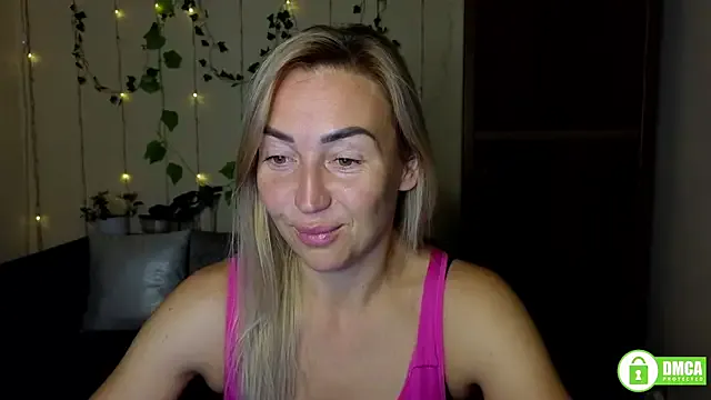 Kiss_julli88I on StripChat 